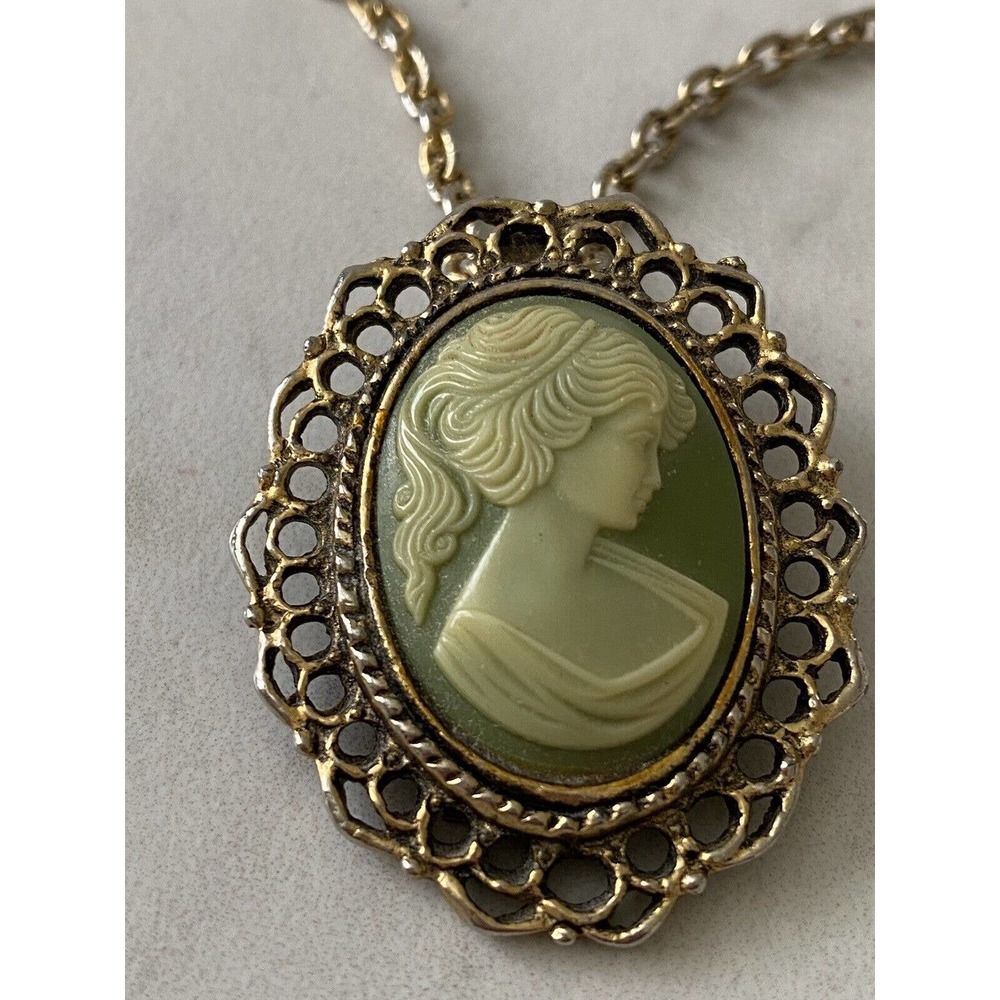 Vintage 1960s PERI Cameo Necklace Brooch / pendant faux cameo green - Picture 3 of 13